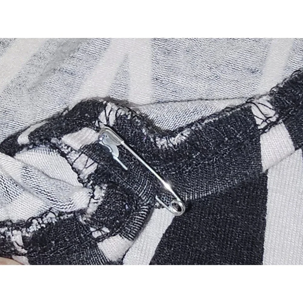 New York and Company Top Zebra Print Vintage XL V-Neck - Picture 4 of 4